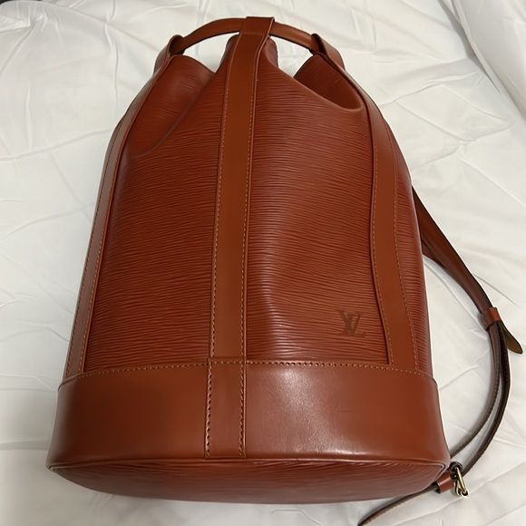 LOUIS VUITTON Randonnee PM
M43083 Kenyan Brown Epi Backpack - Picture 9 of 10